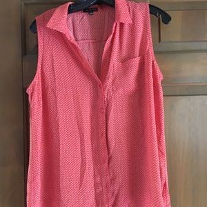 Sleeveless collared print shirt worn once
